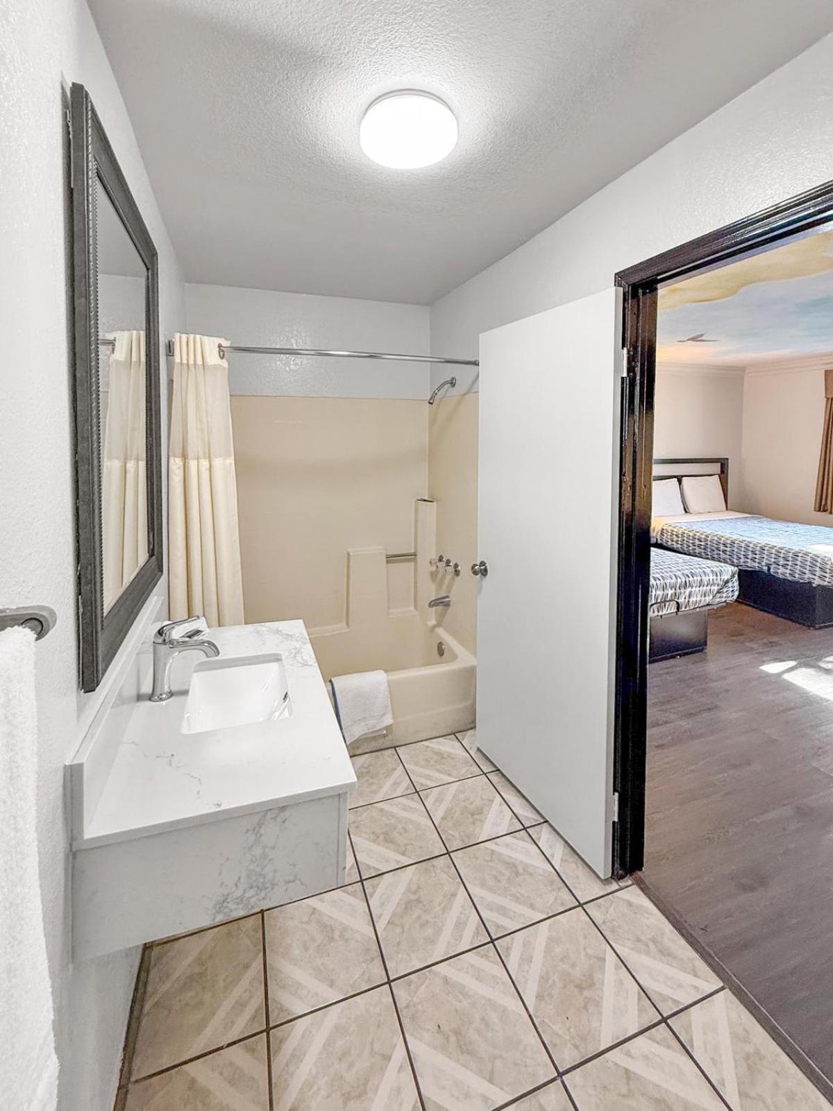 Super 7 Motel Anaheim Bagian luar foto
